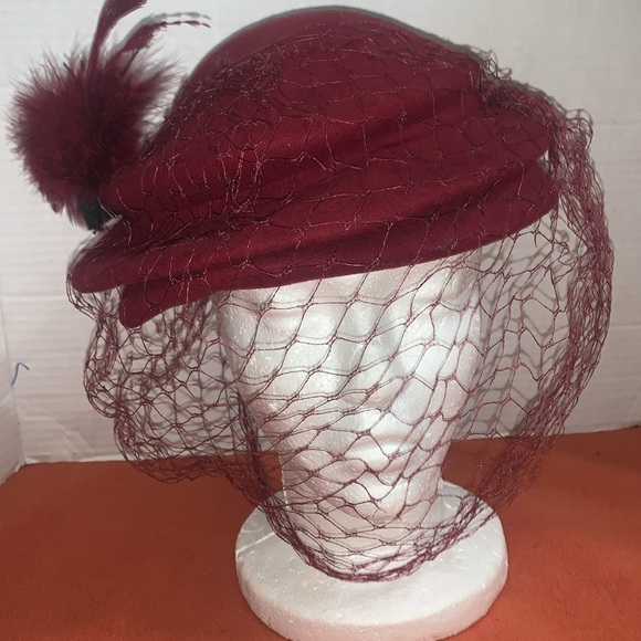 Vintage 1950’s burgundy Veiled Feathered Fascinator .. STUNNING HAT!!! - Picture 4 of 9